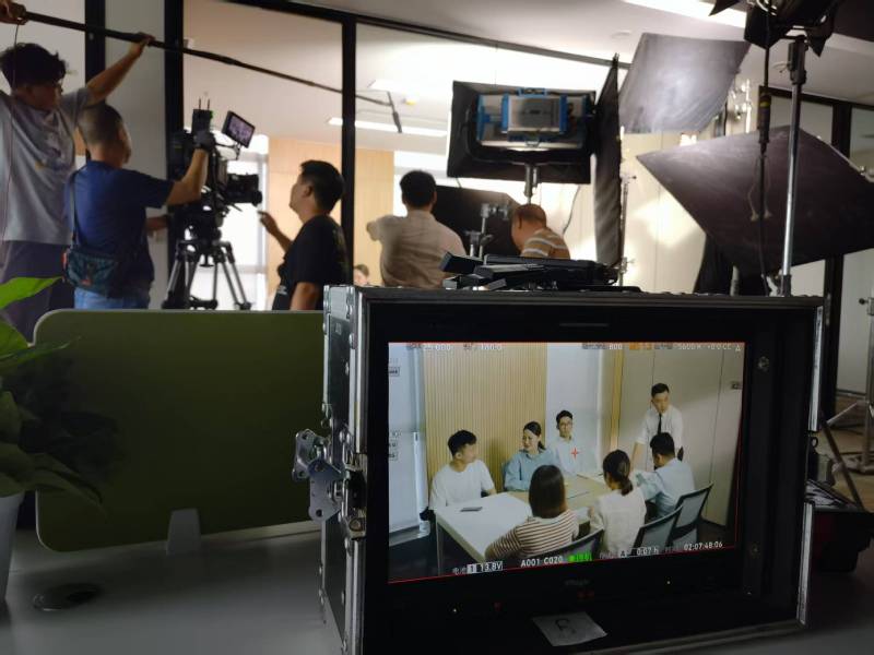 沂源县TVC拍摄公司：科技产品视觉化大师，诠释未来感与功能美学